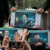 Iraniečiai atiduoda paskutinę pagarbą sraigtasparnio katastrofoje žuvusiam E. Raisi