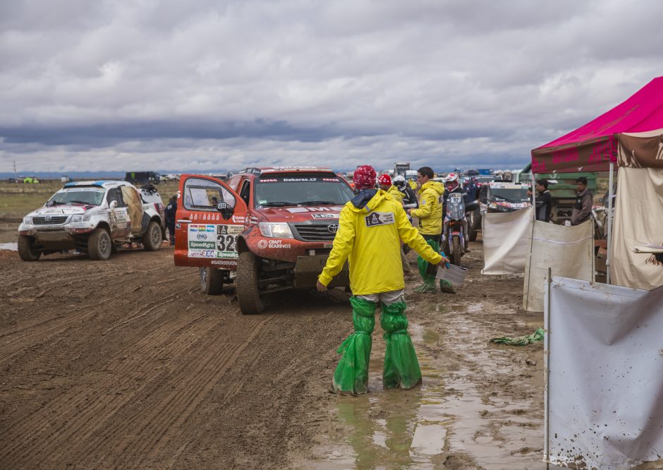 Dakaro lenktynininkus pasitiko minia gerbėjų