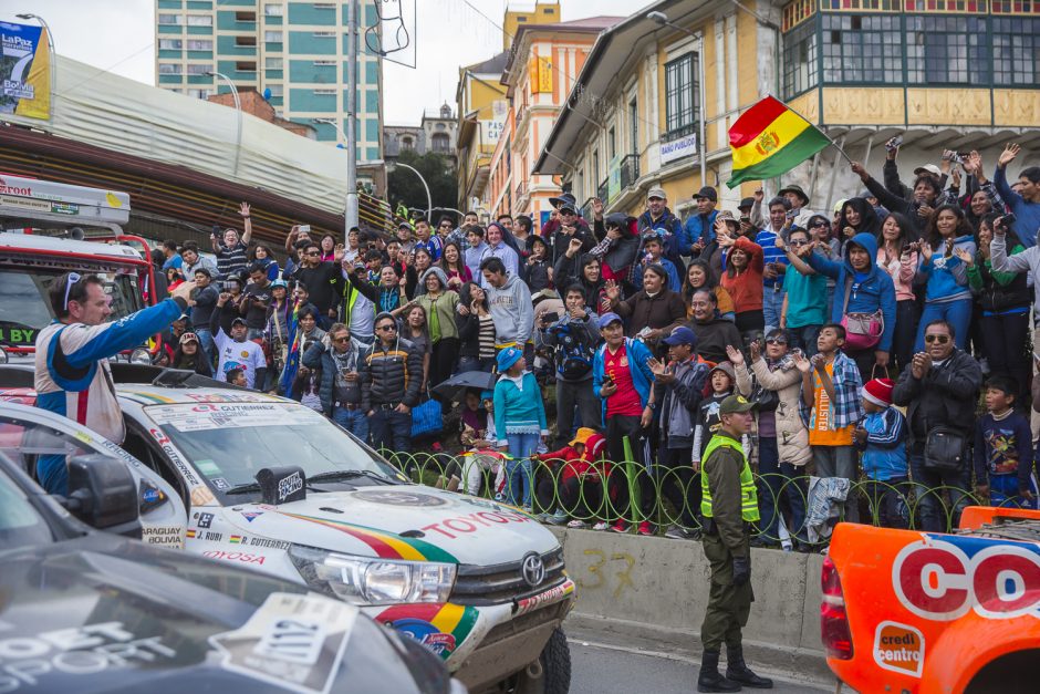 Dakaro lenktynininkus pasitiko minia gerbėjų