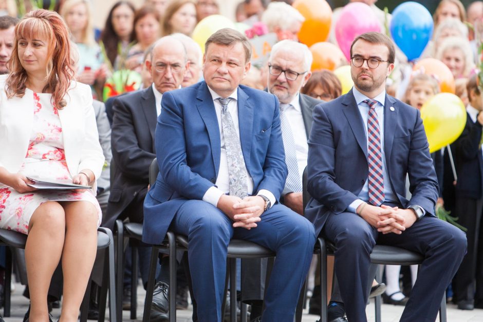 Kauno gimnazijai suteiktas prezidento V. Adamkaus vardas 