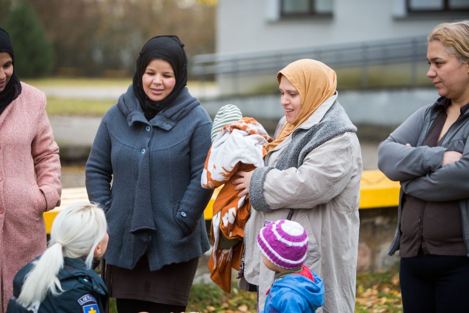 Pabėgėliai Lietuvoje: kas sunku atėjūnams ir ko bijo lietuviai?