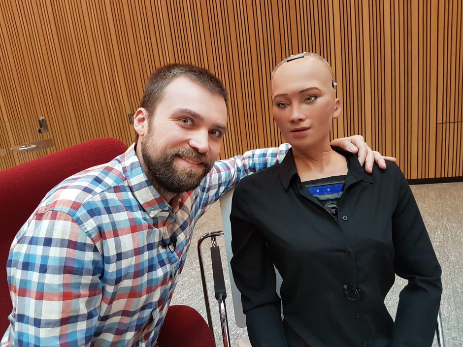 Lietuvoje viešinti humanoidė Sofija tapo Vilniaus gyventoja