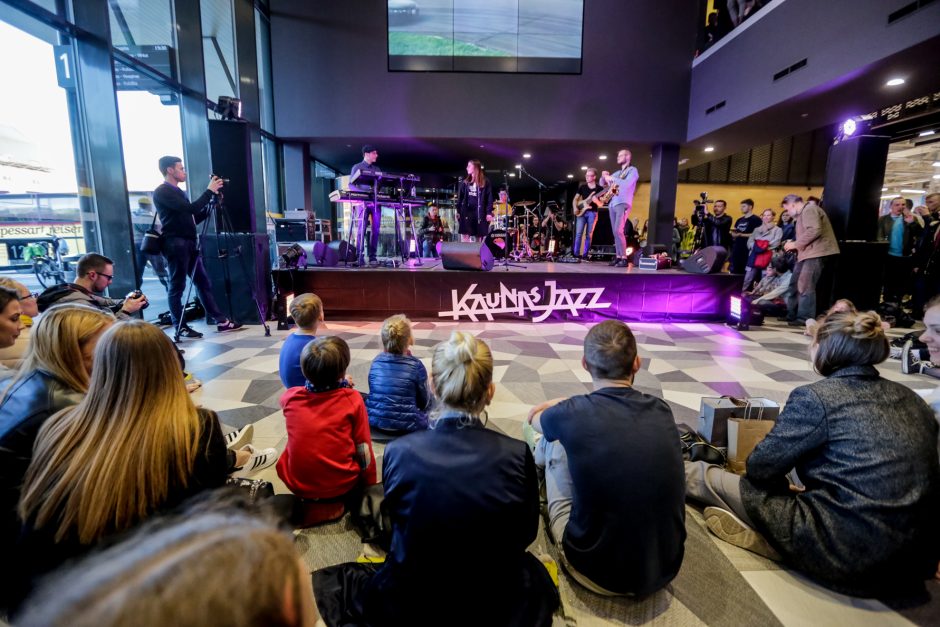 „Kaunas Jazz“ startavo koncertu autobusų stotyje