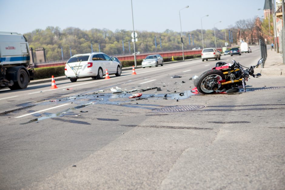 Kauno centre – motociklo ir automobilio avarija