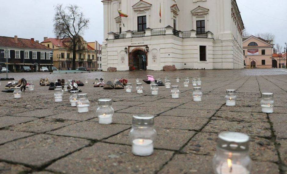 Rotušėje – žvakutės už žuvusius kelyje ir atšvaitai gyviesiems