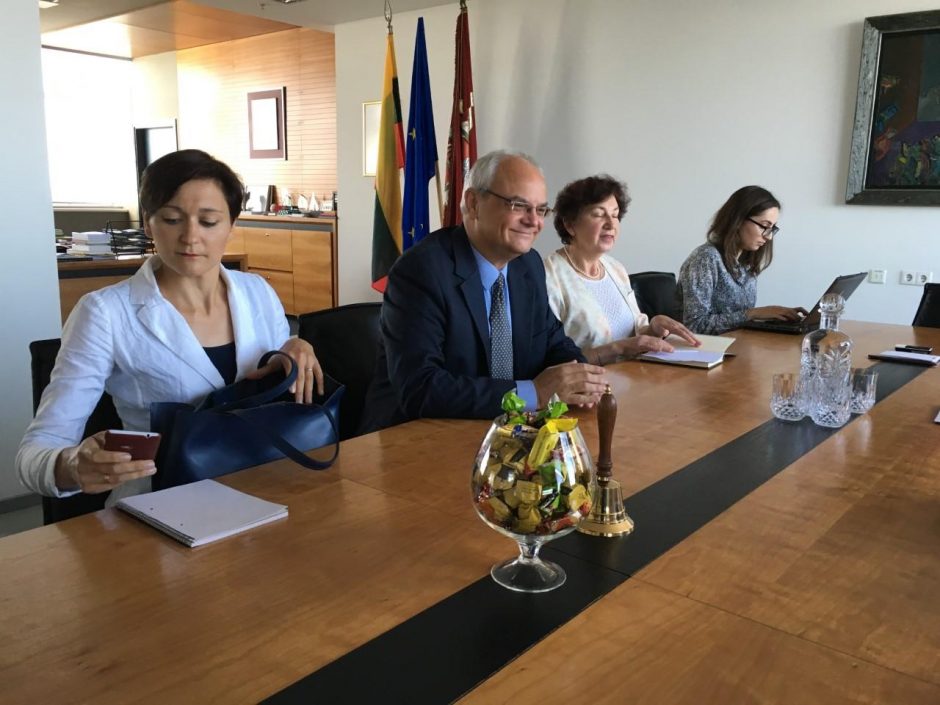 Vilniaus meras su Lenkijos ambasadoriumi aptarė lenkų mokyklų klausimus
