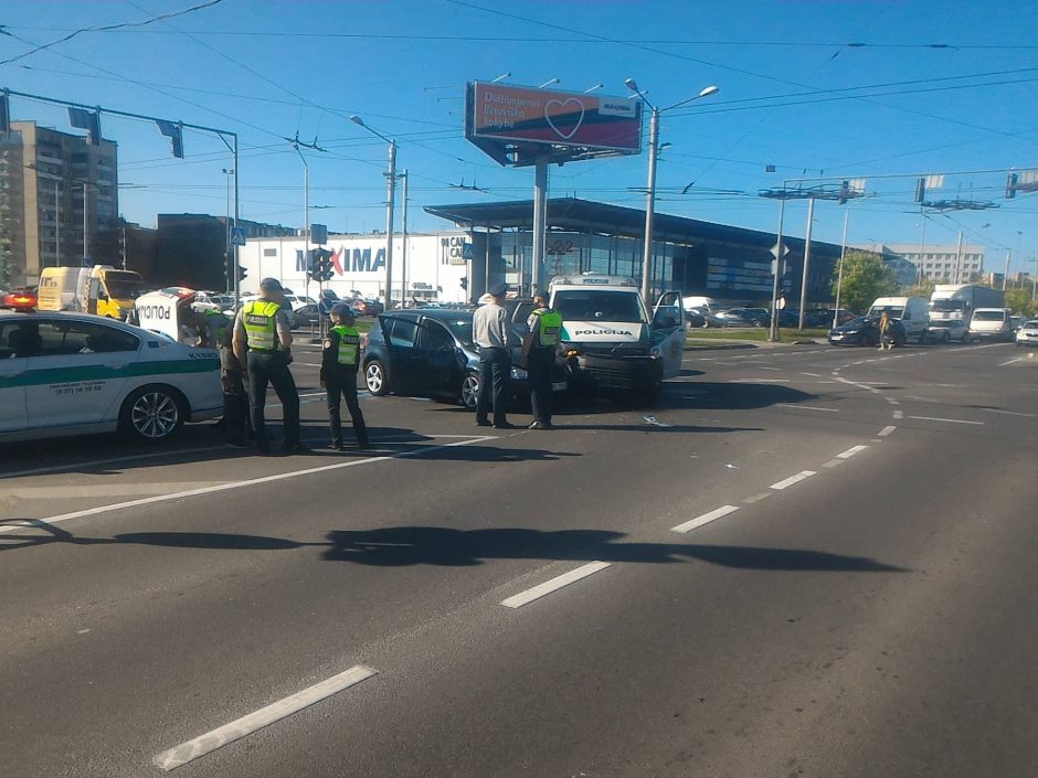 Patrulių ekipažo ir „VW Golf“ avarija vykstant į „Molą“: kas nukentėjo labiausiai?