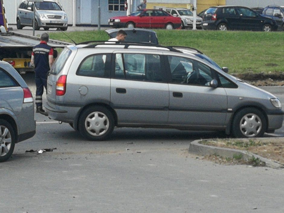 Dainavos rajone – BMW ir „Opel“ avarija, formuojasi spūstys