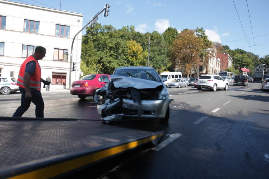 Švyturėliai negelbėjo – pareigūnai pateko į avariją