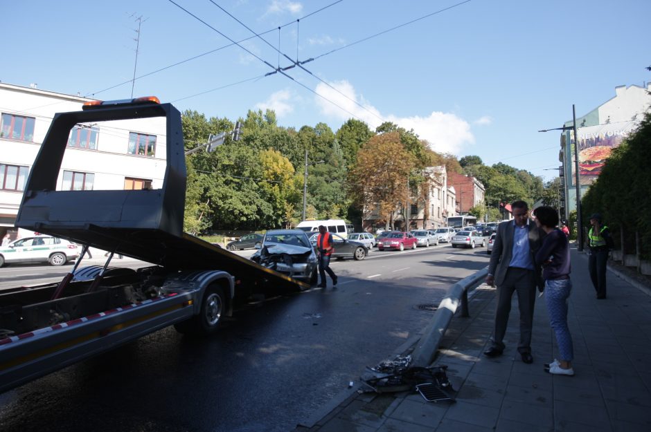 Švyturėliai negelbėjo – pareigūnai pateko į avariją