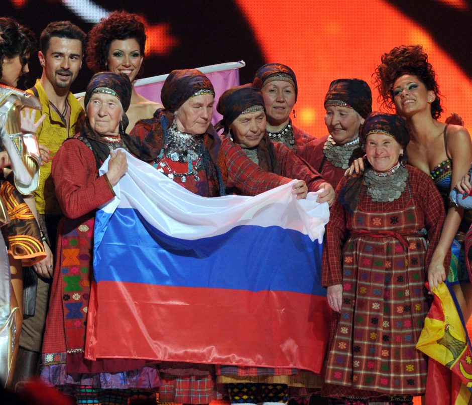 Ant „Eurovizijoje“ išgarsėjusių „Buranovskije babuški“ nukrito parduotuvės iškaba