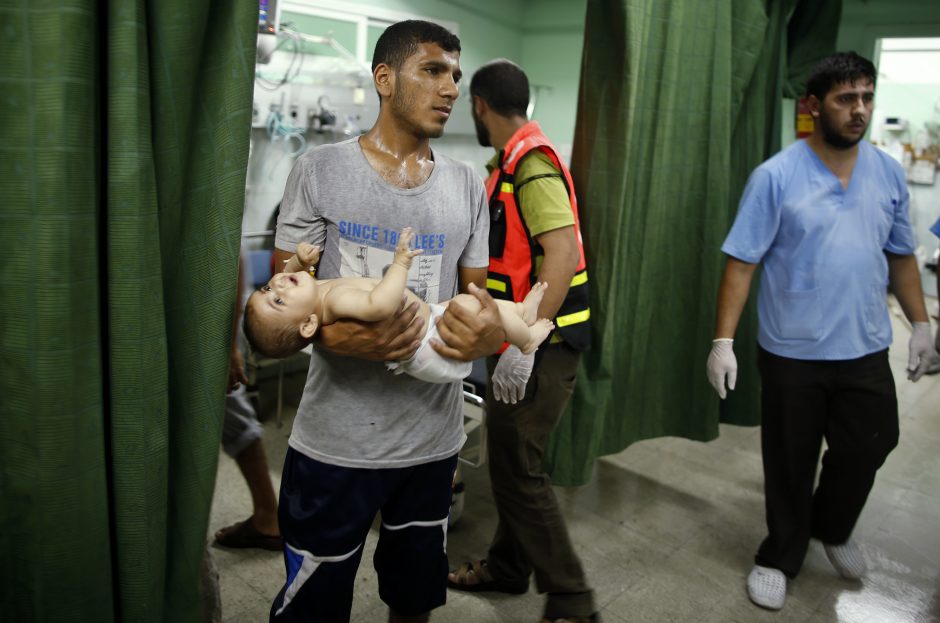 Izraelio sviediniui pataikius į JT mokyklą Gazos Ruože žuvo 15 žmonių