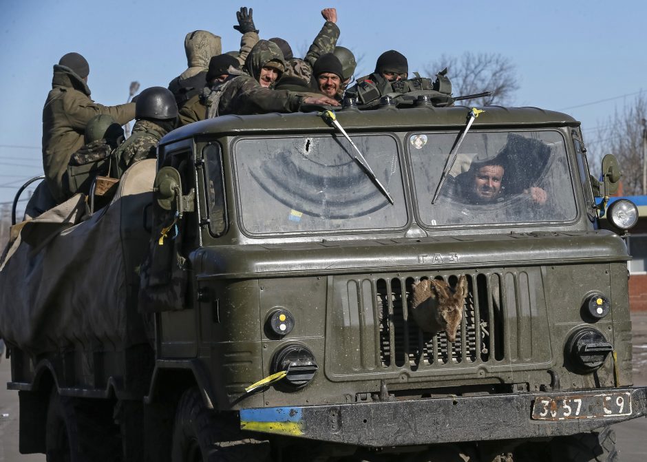 Rytų Ukrainoje per susirėmimus žuvo vienas vyriausybės pajėgų karys