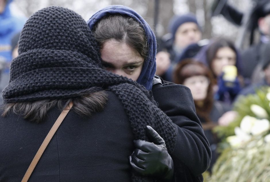 Maskvoje tūkstančiai žmonių atidavė paskutinę pagarbą nužudytam B. Nemcovui