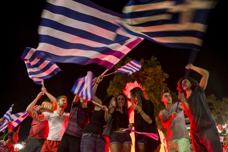 Graikai triumfuoja: pasitraukimas iš euro zonos jų negąsdina