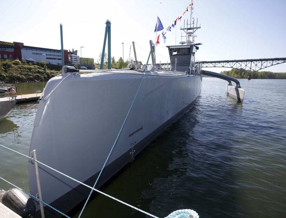 JAV kariškiai pristatė laivą droną, kuriam nereikia įgulos