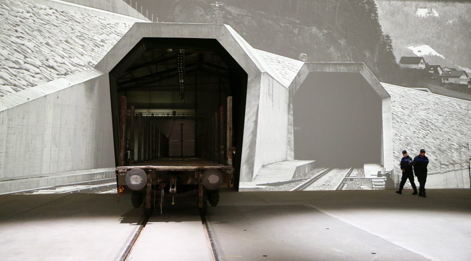 Atidarytas ilgiausias pasaulyje geležinkelio tunelis