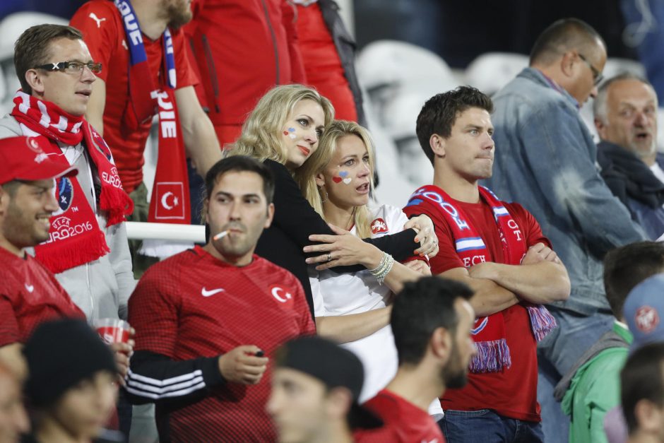 Turkai nukovė Čekijos futbolininkus ir grupėje liko treti