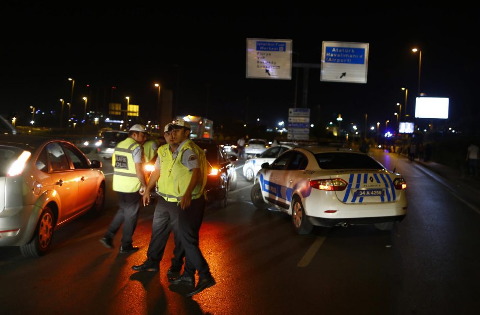 Stambulo oro uoste per išpuolį žuvo dešimtys žmonių
