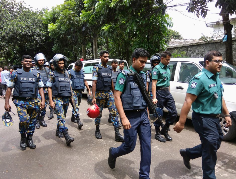 Įkaitų drama Bangladeše: visi nužudytieji – užsieniečiai