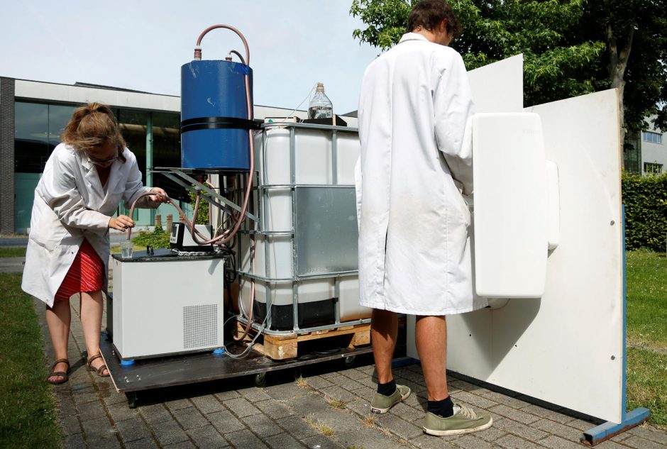 Sukurta mašina, kuri iš šlapimo išgauna geriamąjį vandenį ir trąšas