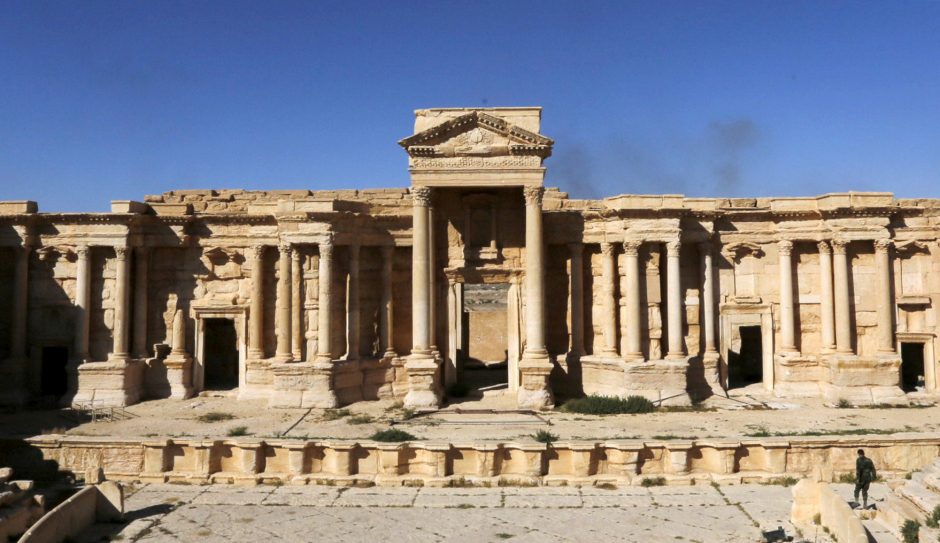 Džihadistai sunaikino dalį Palmyros amfiteatro