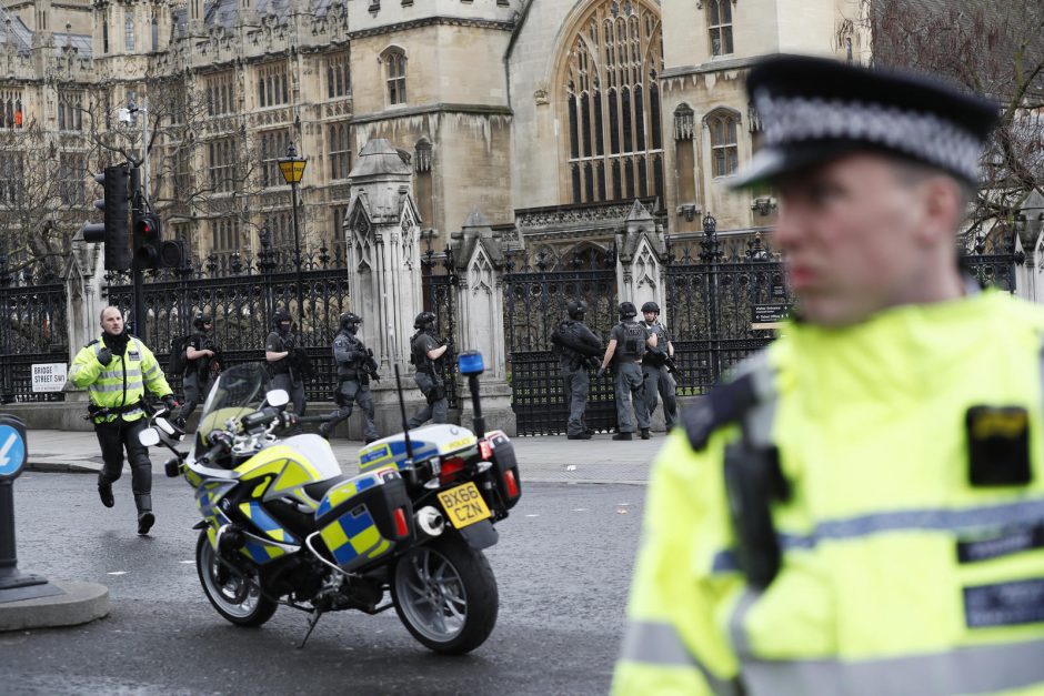 Kruvinas išpuolis prie Britanijos parlamento