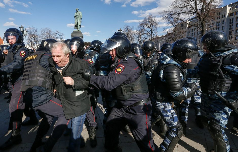 Lietuva ragina paleisti Rusijoje sulaikytus protestuotojus