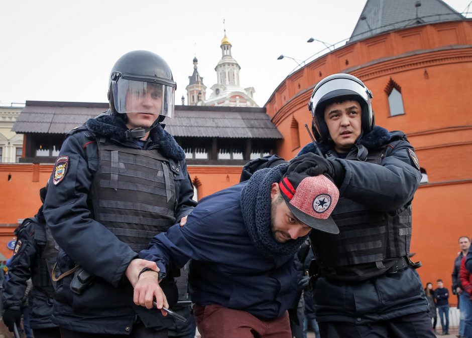 Lietuva ragina paleisti Rusijoje sulaikytus protestuotojus