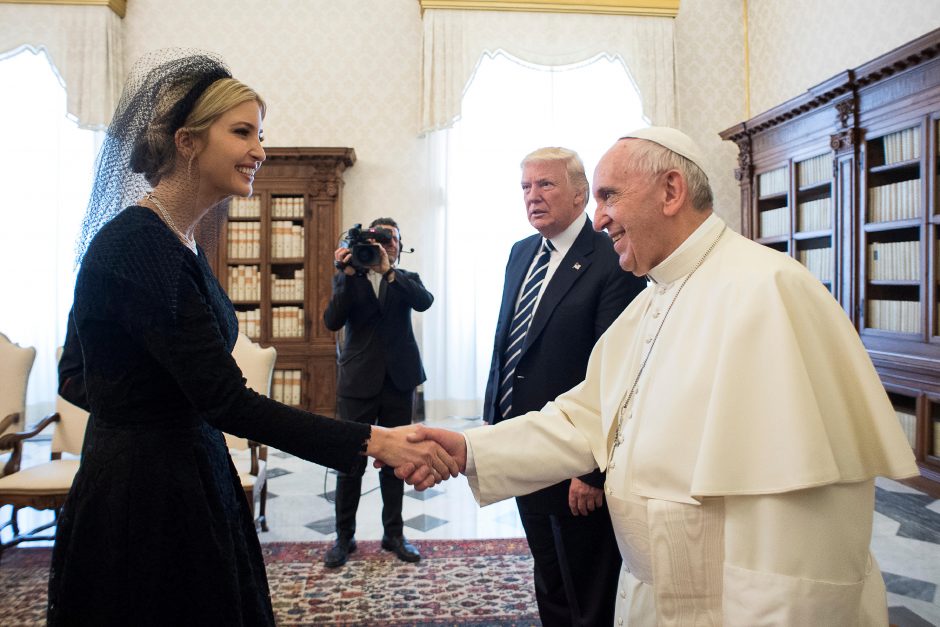 D. Trumpas įvertino popiežių Pranciškų: jis ne pėsčias