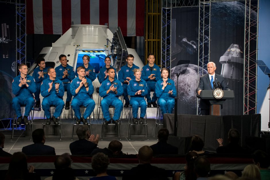 NASA komandą papildė 12 naujų astronautų