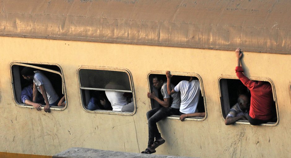 Traukinio katastrofos Egipte aukų skaičius išaugo iki 41