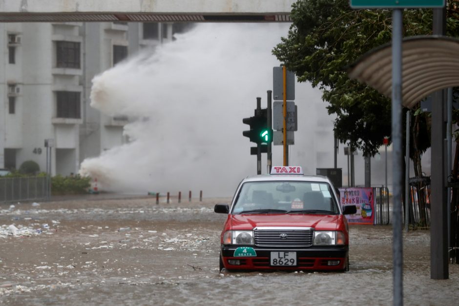 Honkongą niokoja galingas taifūnas, yra žuvusiųjų