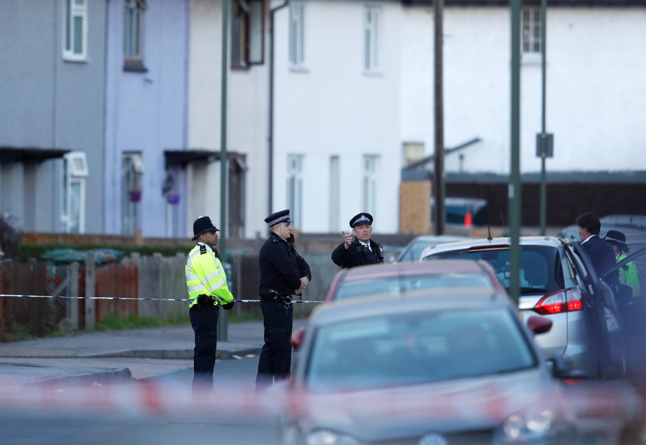 Britų policija atlieka kratą namuose, susijusiuose su sprogimu metro