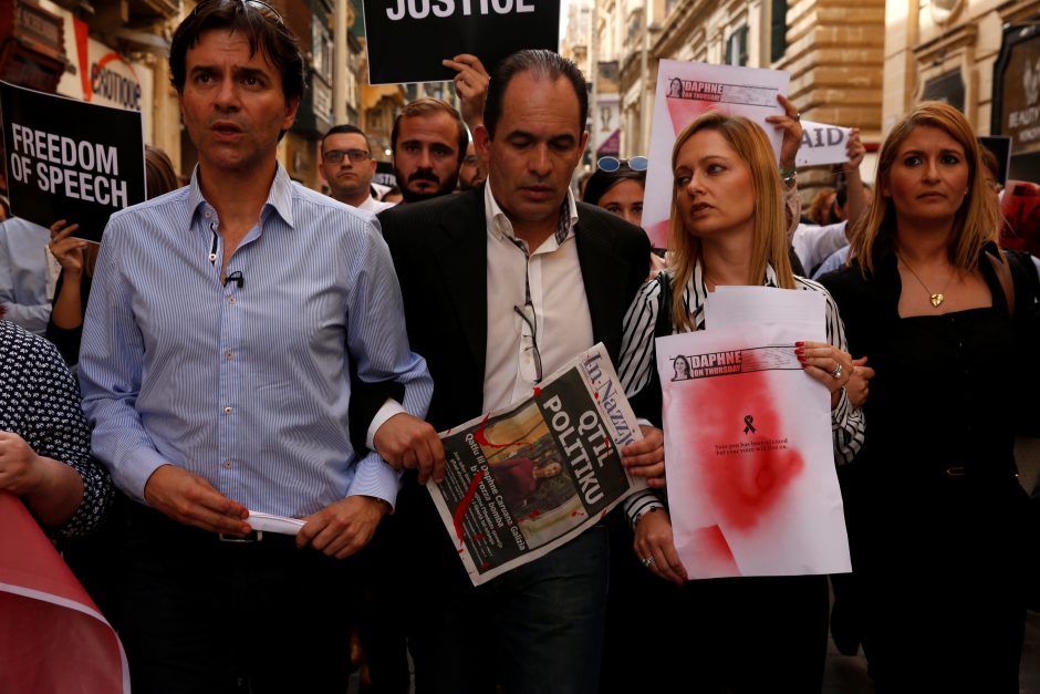 Kolegės žūties sukrėsti Maltos žurnalistai surengė mitingą