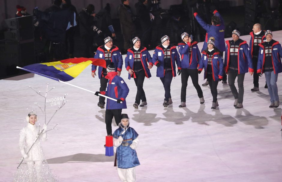 Pietų Korėjoje draugišku rankų paspaudimu atidarytos Pjongčango olimpinės žaidynės