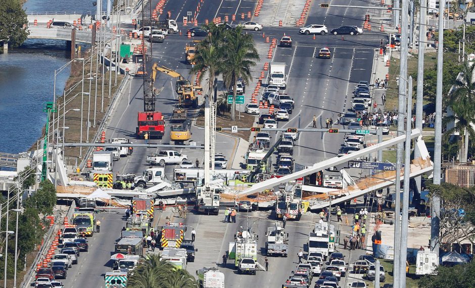 Majamyje sugriuvus naujai pastatytam viadukui žuvo šeši žmonės (atnaujinta)