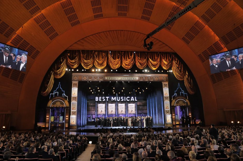 Daugiausiai teatro apdovanojimų susišlavė miuziklas „Orkestro apsilankymas“