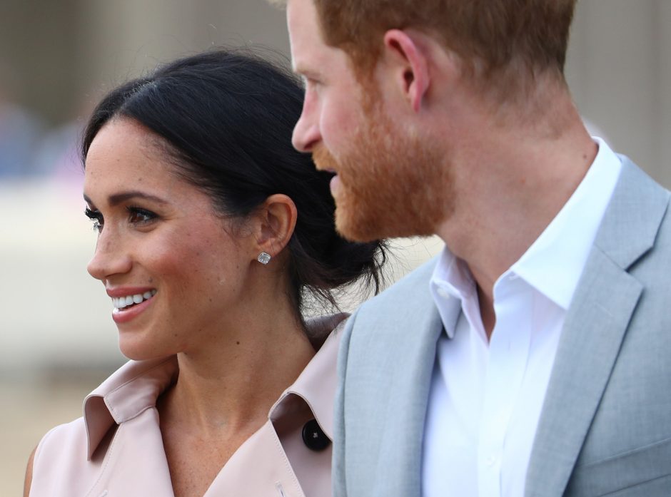 Princas Harry su žmona aplankė N. Mandelai skirtą parodą