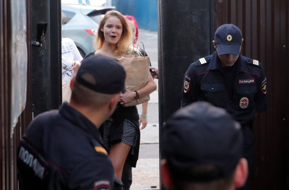 Maskvoje po arešto paleisti „Pussy Riot“ nariai vėl buvo sulaikyti
