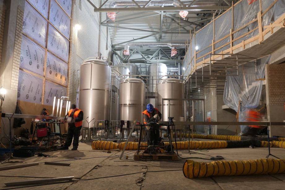 Klaipėdoje baigiama įrengti 7 mln. eurų kainavusi alaus darykla
