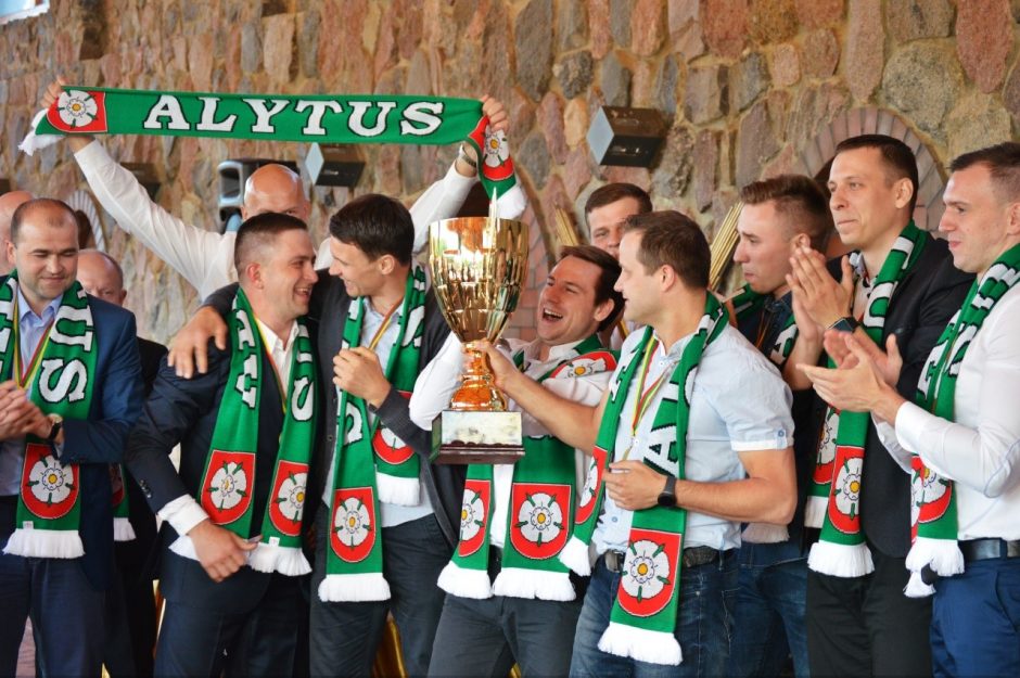 Iškilmėse pagerbtos geriausios Lietuvos rankinio lygos komandos ir žaidėjai