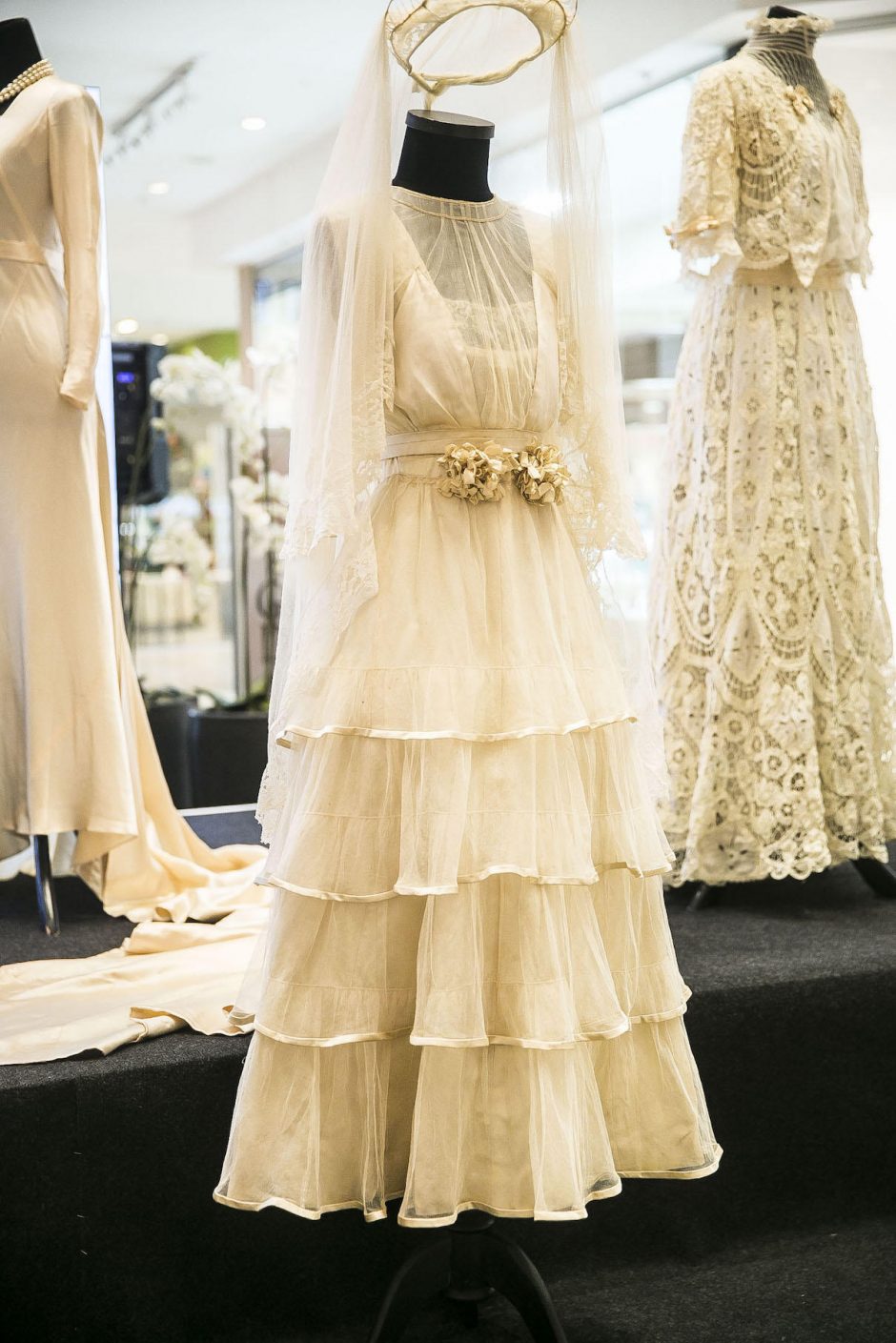A. Vasiljevo parodoje pirmąkart eksponuojama J. Statkevičiaus kurta suknia