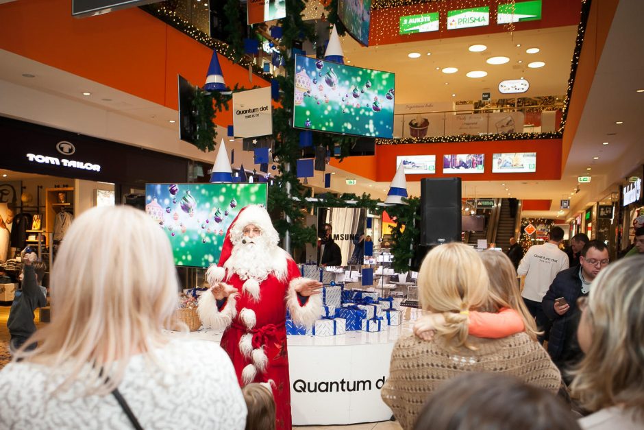 Įžiebta inovatyviausia Kalėdų eglutė Baltijos šalyse