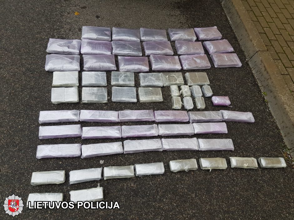 Smūgis narkotikų mafijai: sulaikyta hašišo daugiau kaip už 2 mln. eurų