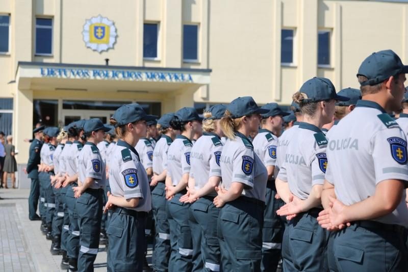 Mokslo metų pradžia Policijos mokykloje – su kareiviška koše 