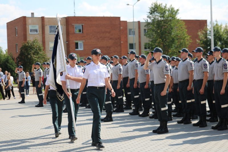 Mokslo metų pradžia Policijos mokykloje – su kareiviška koše 