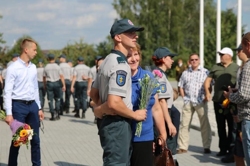 Mokslo metų pradžia Policijos mokykloje – su kareiviška koše 