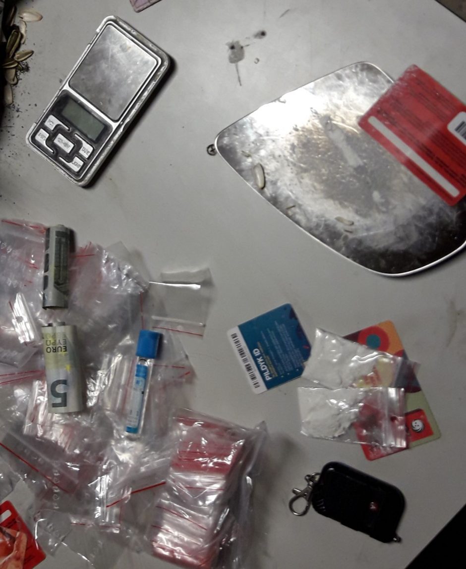 Policija sulaikė amfetamino platinimu įtariamą kaunietį (vaizdo įrašas)