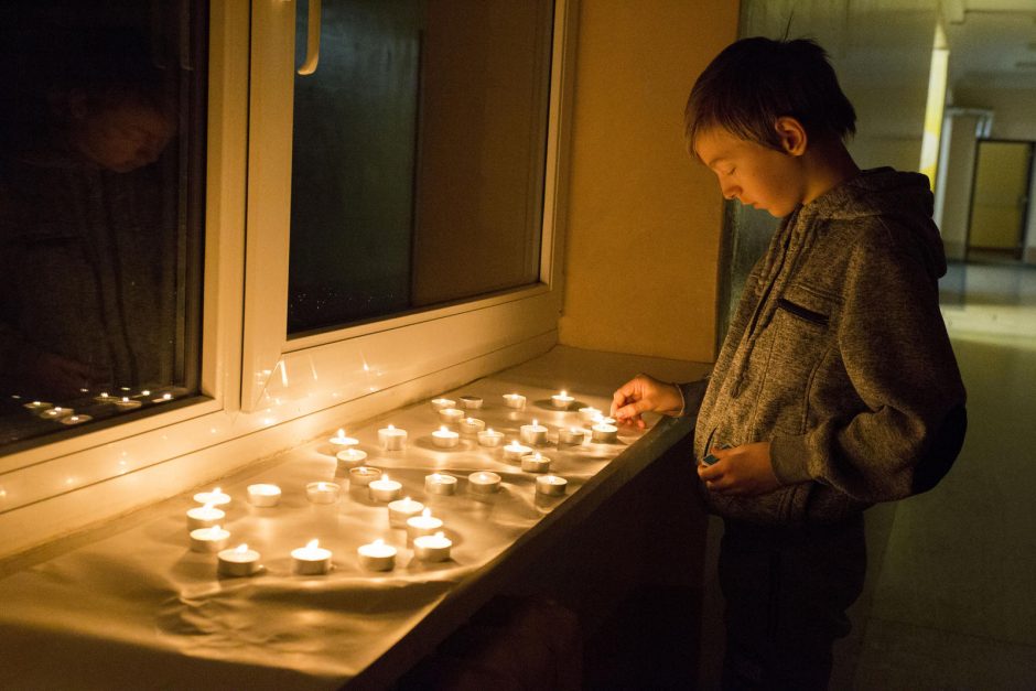 Veiviržėnų J. Šaulio gimnazijoje – 1 000 laisvės žvakučių